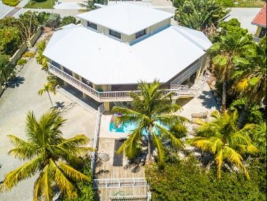 Marathon Vacation Home Sleeps Ten Guests.
