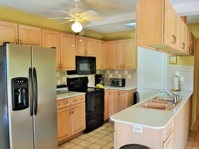 Marathon Vacation Home Sleeps Ten Guests.
