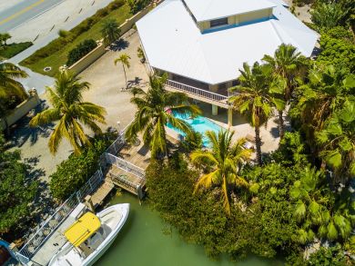 Marathon Vacation Home Sleeps Ten Guests.