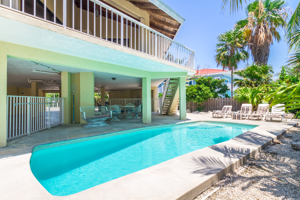 Marathon Vacation Home Sleeps Ten Guests.