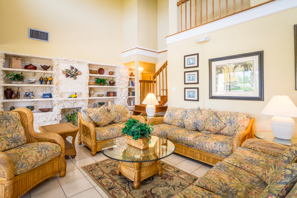 Marathon Vacation Home Sleeps Ten Guests.