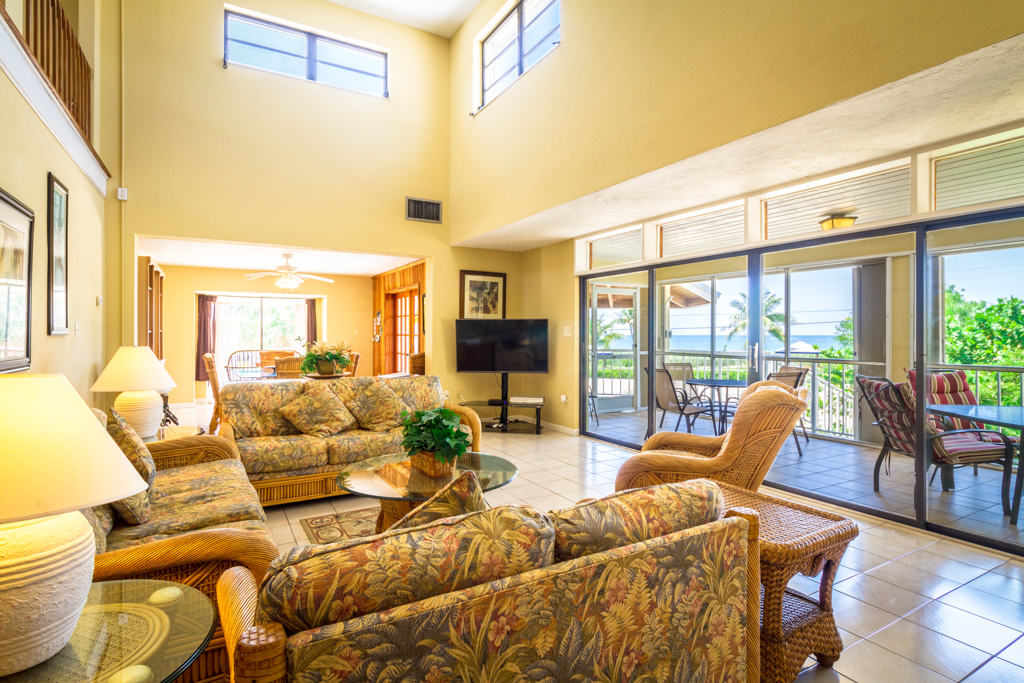 Marathon Vacation Home Sleeps Ten Guests.
