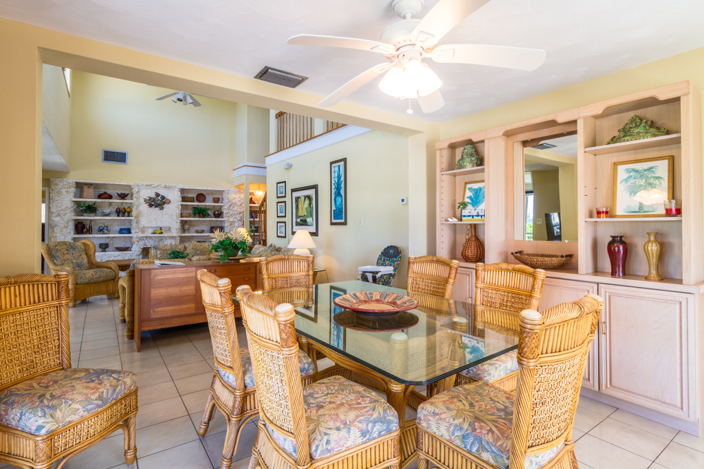 Marathon Vacation Home Sleeps Ten Guests.