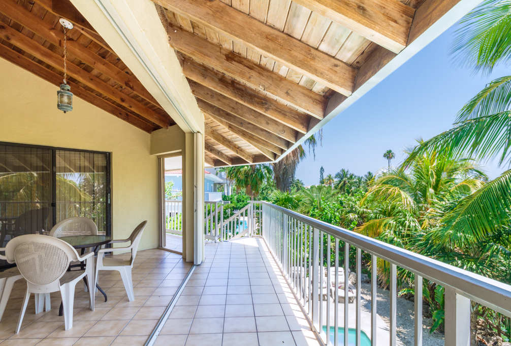 Marathon Vacation Home Sleeps Ten Guests.