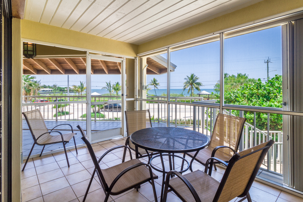 Marathon Vacation Home Sleeps Ten Guests.