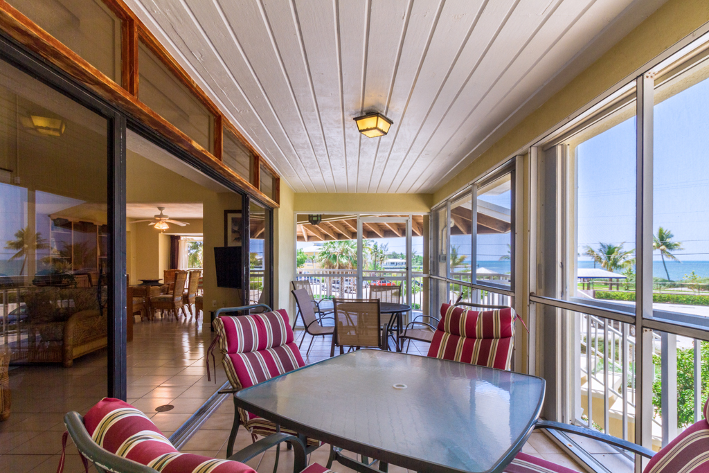 Marathon Vacation Home Sleeps Ten Guests.