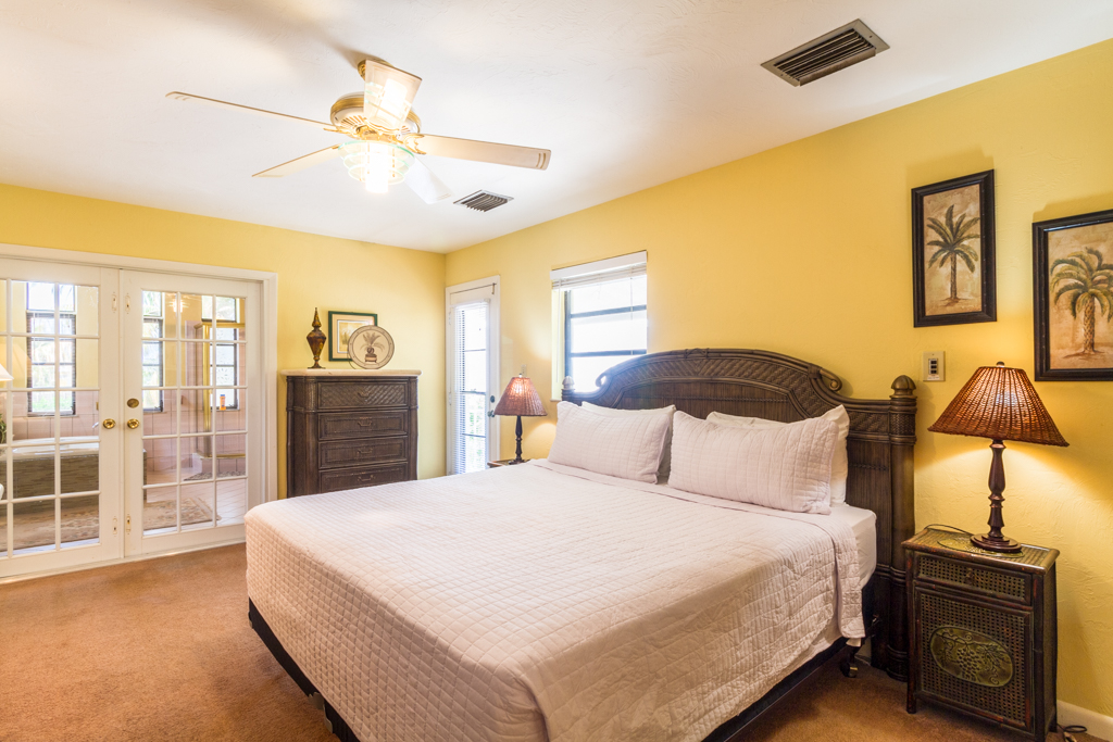 Marathon Vacation Home Sleeps Ten Guests.