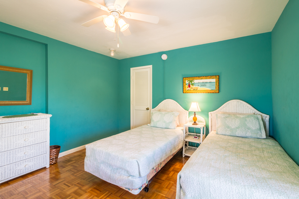 Marathon Vacation Home Sleeps Ten Guests.