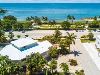 Marathon Vacation Home Sleeps Ten Guests.