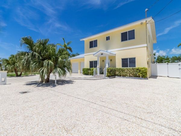 Marathon Walk to Beach Four Bedroom Vacation Home
