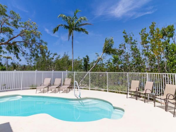 Marathon Walk to Beach Four Bedroom Vacation Home