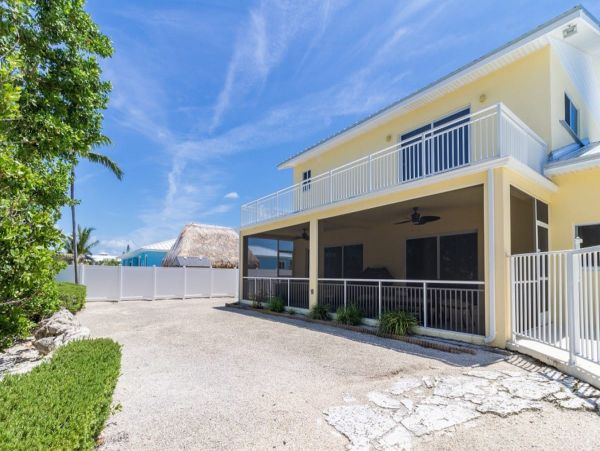 Marathon Walk to Beach Four Bedroom Vacation Home
