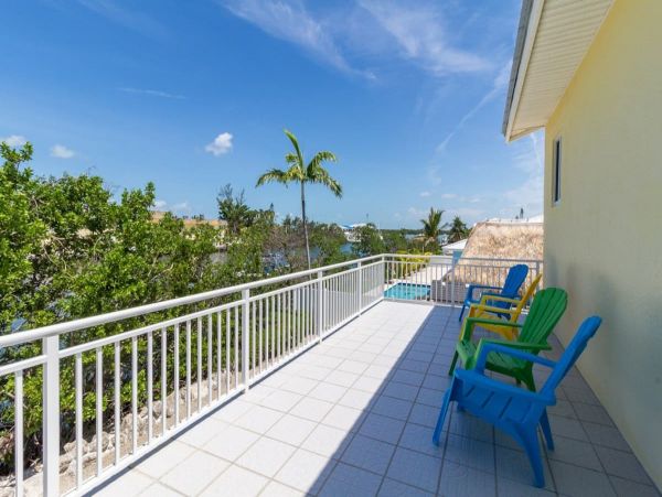 Marathon Walk to Beach Four Bedroom Vacation Home
