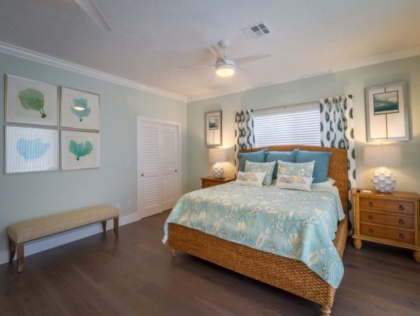 Marathon Walk to Beach Four Bedroom Vacation Home
