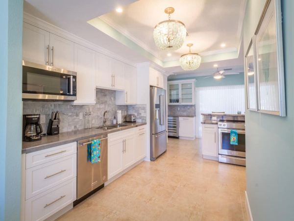 Marathon Walk to Beach Four Bedroom Vacation Home