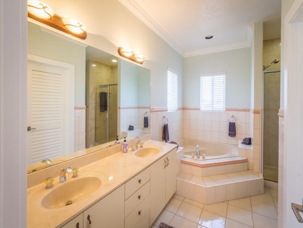 Marathon Walk to Beach Four Bedroom Vacation Home