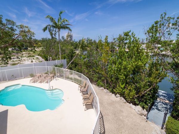 Marathon Walk to Beach Four Bedroom Vacation Home