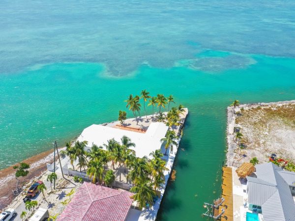 The Florida Keys Luxury Vacation Rental Sleeps Eight Guests
