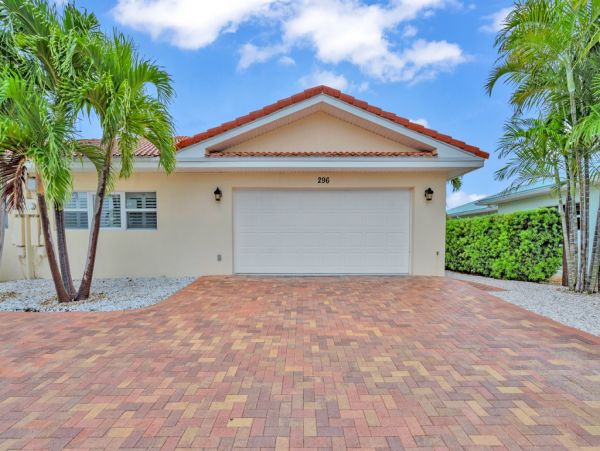 Tropical Vacation Getaway with 3 Bedrooms and Private Pool