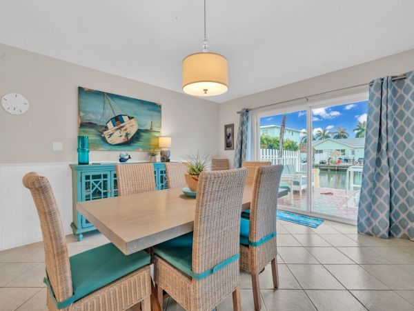 Tropical Vacation Getaway with 3 Bedrooms and Private Pool