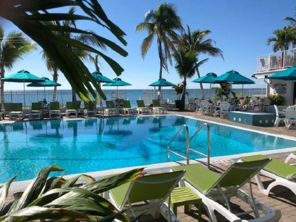 Tropical Vacation Getaway with 3 Bedrooms and Private Pool