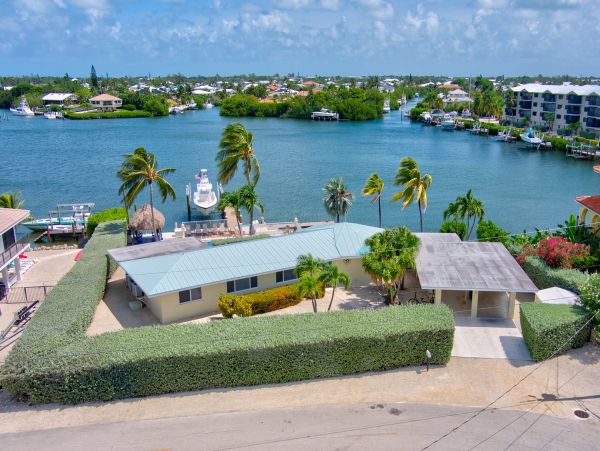 Charming Marathon Vacation Home 4-Bedroom near the Ocean with Pool