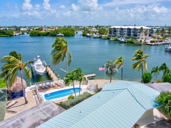 Charming Marathon Vacation Home 4-Bedroom near the Ocean with Pool