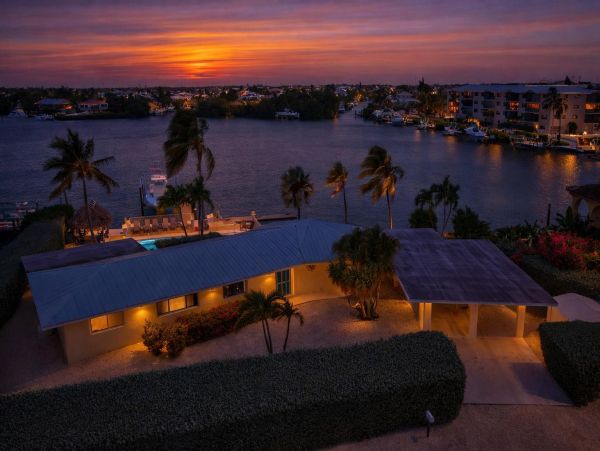 Charming Marathon Vacation Home 4-Bedroom near the Ocean with Pool