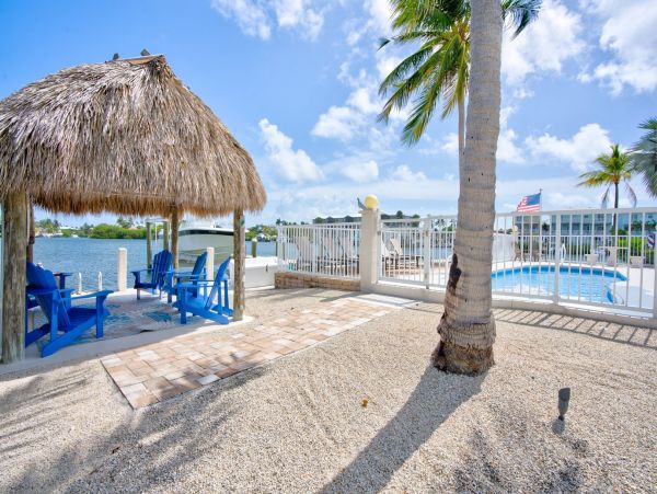 Charming Marathon Vacation Home 4-Bedroom near the Ocean with Pool
