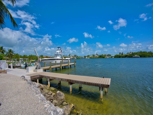 Charming Marathon Vacation Home 4-Bedroom near the Ocean with Pool