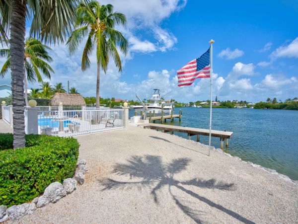 Charming Marathon Vacation Home 4-Bedroom near the Ocean with Pool