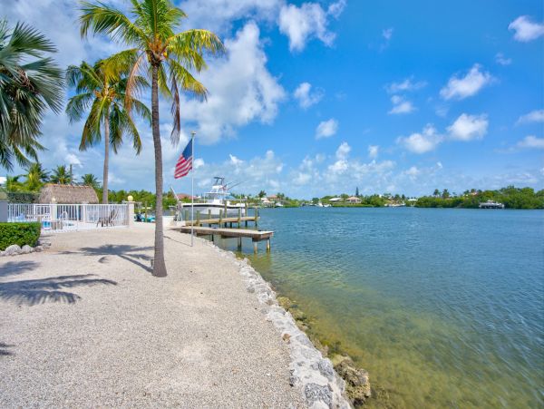 Charming Marathon Vacation Home 4-Bedroom near the Ocean with Pool