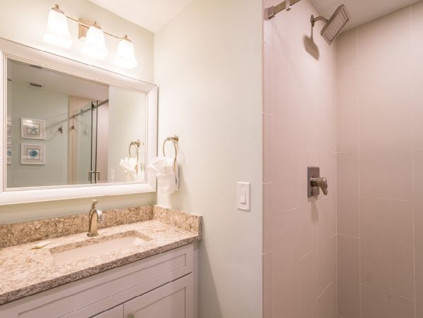 Charming Marathon Vacation Home 4-Bedroom near the Ocean with Pool