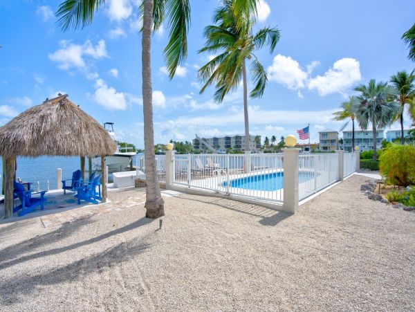 Charming Marathon Vacation Home 4-Bedroom near the Ocean with Pool