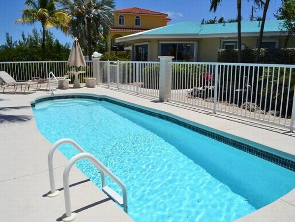 Charming Marathon Vacation Home 4-Bedroom near the Ocean with Pool