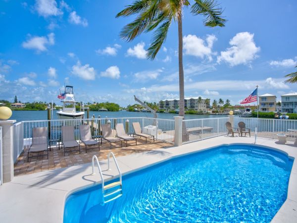 Charming Marathon Vacation Home 4-Bedroom near the Ocean with Pool