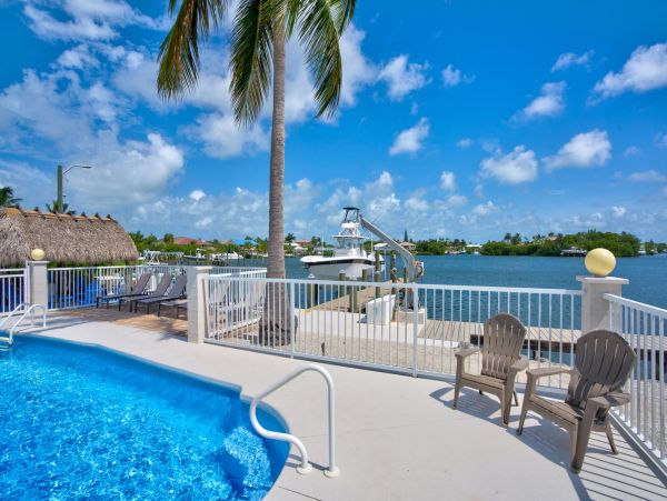 Charming Marathon Vacation Home 4-Bedroom near the Ocean with Pool