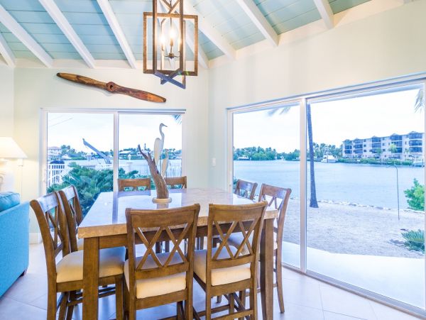Charming Marathon Vacation Home 4-Bedroom near the Ocean with Pool