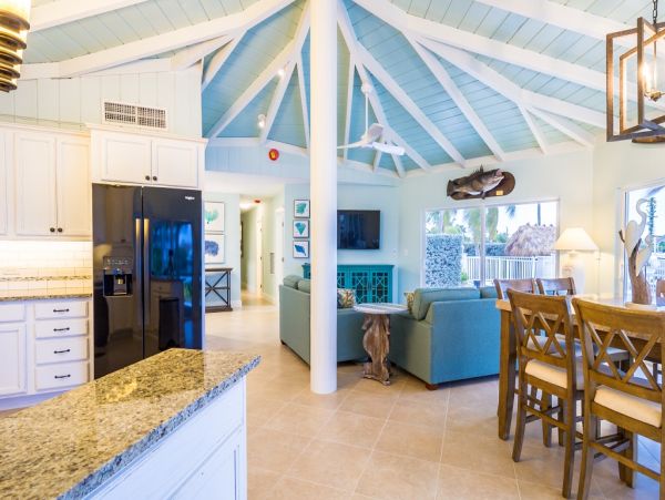 Charming Marathon Vacation Home 4-Bedroom near the Ocean with Pool