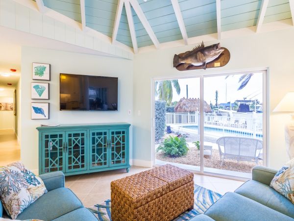Charming Marathon Vacation Home 4-Bedroom near the Ocean with Pool