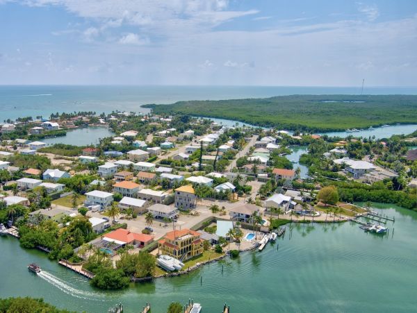 Charming Marathon Vacation Home 4-Bedroom near the Ocean with Pool