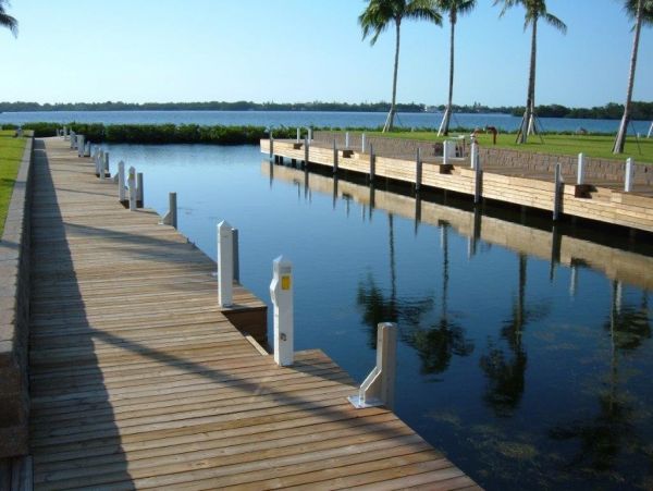 Marathon 3 Bedroom Townhome Sleeps 6 with Communal Pool