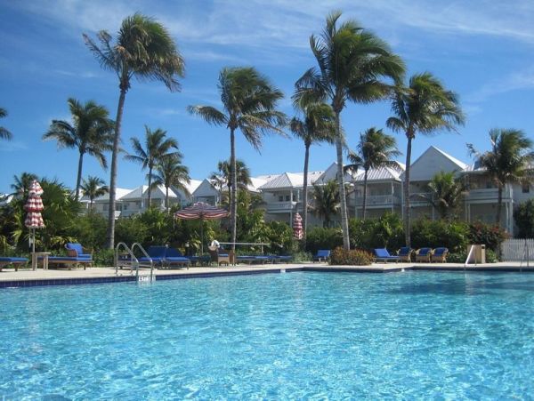Marathon 3 Bedroom Townhome Sleeps 6 with Communal Pool