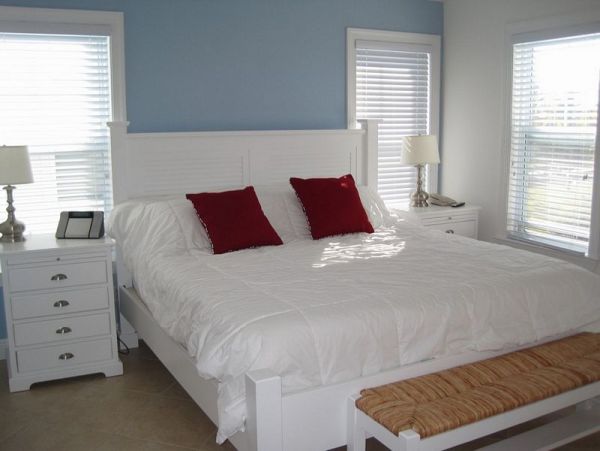 Marathon 3 Bedroom Townhome Sleeps 6 with Communal Pool