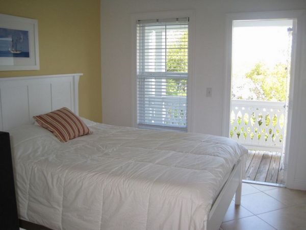 Marathon 3 Bedroom Townhome Sleeps 6 with Communal Pool
