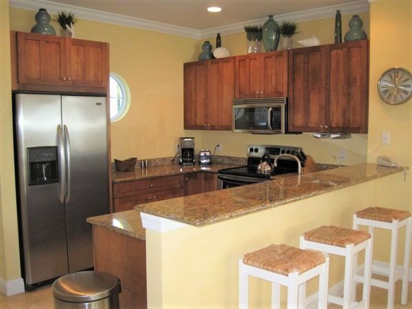 Marathon 3 Bedroom Townhome Sleeps 6 with Communal Pool