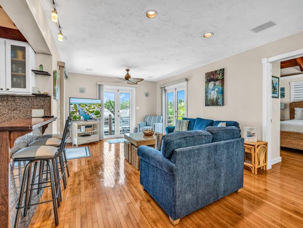 Marathon Vacation Gulf Side l Home Two Bedrooms + Loft