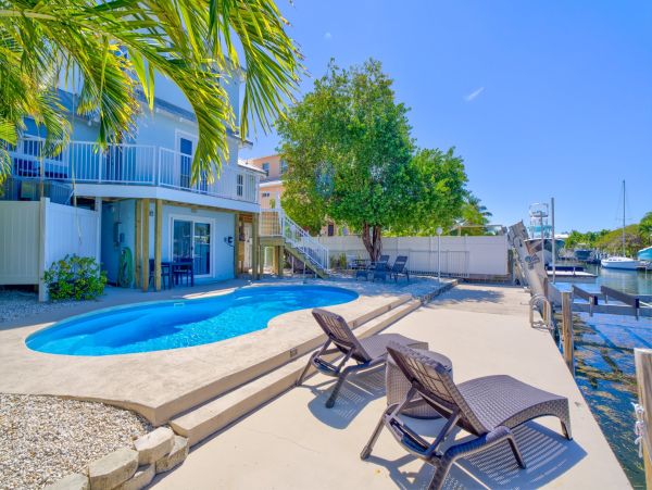 Marathon Vacation Gulf Side l Home Two Bedrooms + Loft