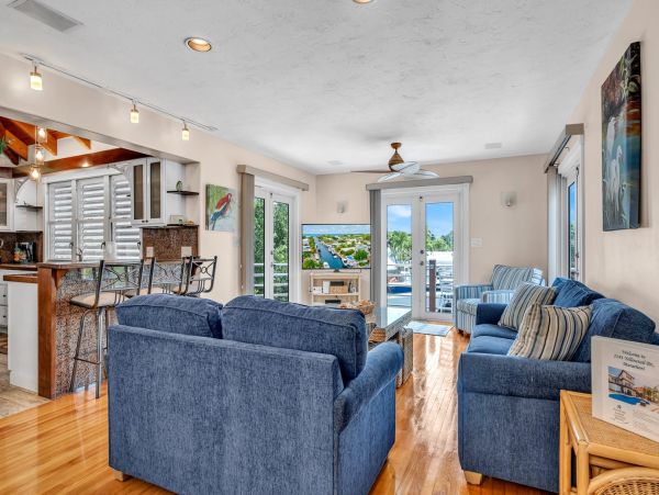 Marathon Vacation Gulf Side l Home Two Bedrooms + Loft