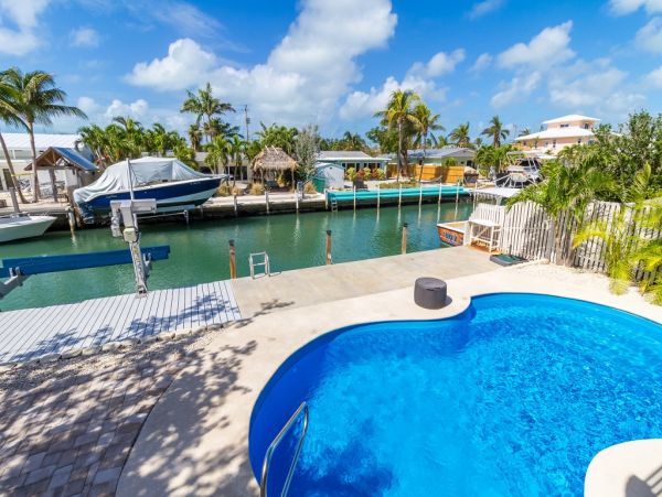 Marathon Vacation Gulf Side l Home Two Bedrooms + Loft